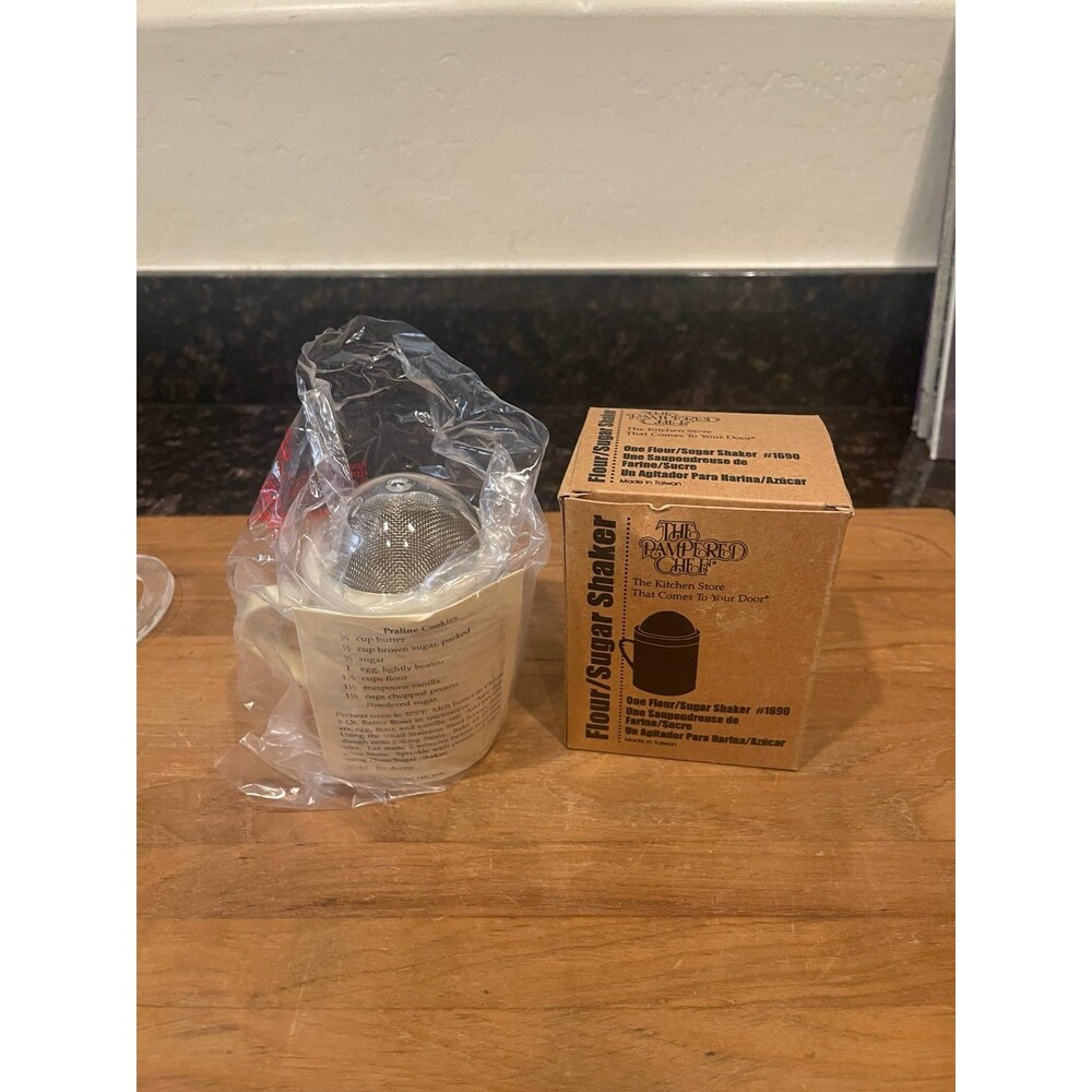 The Pampered Chef Flour/Sugar Shaker #1690